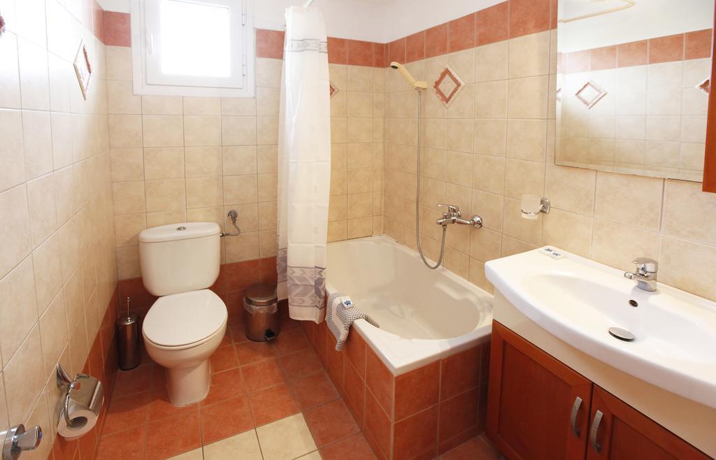 Chrisa Hotel Лименас Стая снимка